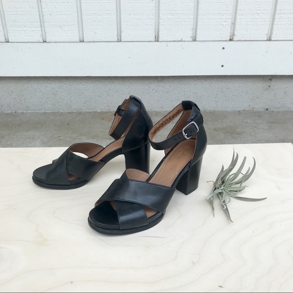 Clarks Black Leather Sandal Ankle Strap Block Heel